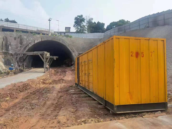 市中发电机出租自启装置的工作原理是什么？